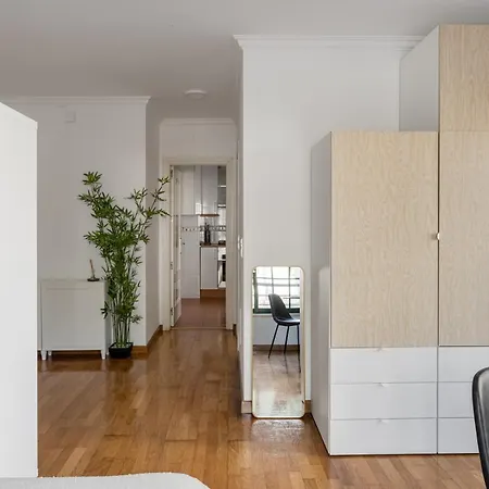 Bright With Balcony In Appartement Cascais