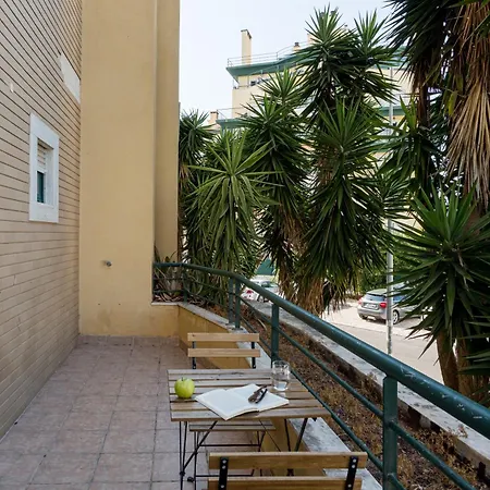 Bright With Balcony In 卡斯凯什