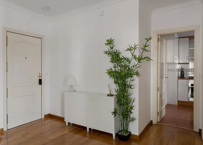 Διαμέρισμα Bright With Balcony In *