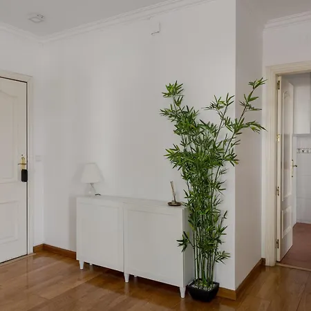 Apartman Bright With Balcony In *
