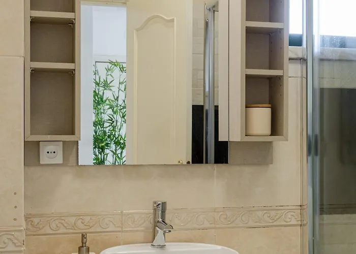 Lejlighed Bright With Balcony In