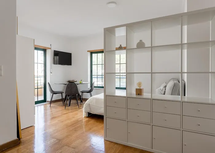 Bright With Balcony In Lejlighed Cascais